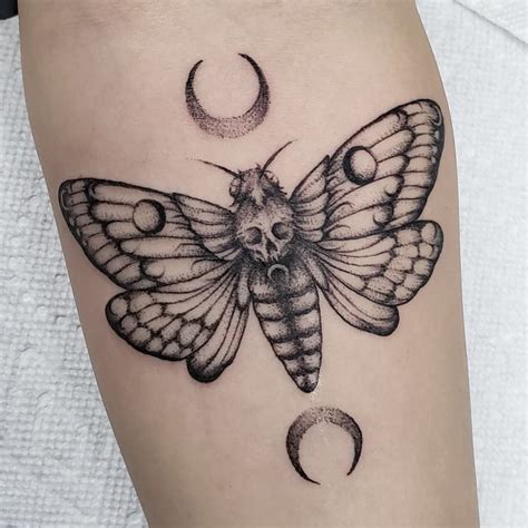 Detailed Moth Tattoo Designs for a Unique and Artistic Look